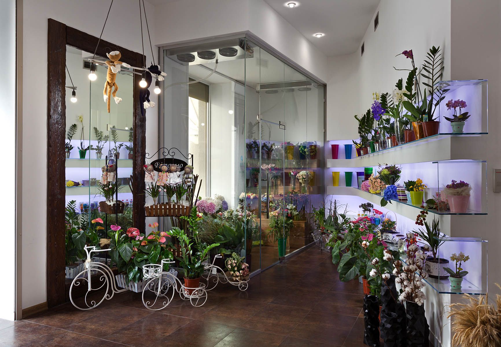 PAYCORS FLOWER SHOP - BLOSSOMING CREATIVITY: UNLEASHING FLORAL ARTISTRY THROUGH FLOWER DESIGN WORKSHO
